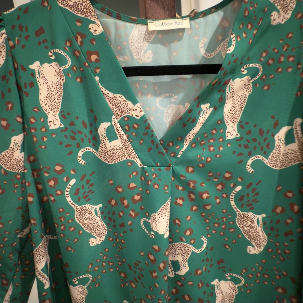 Cotton Bleu Oversized Small Green Leopard Blouse Boutique Preppy Chic  Bougie - Picture 5 of 8